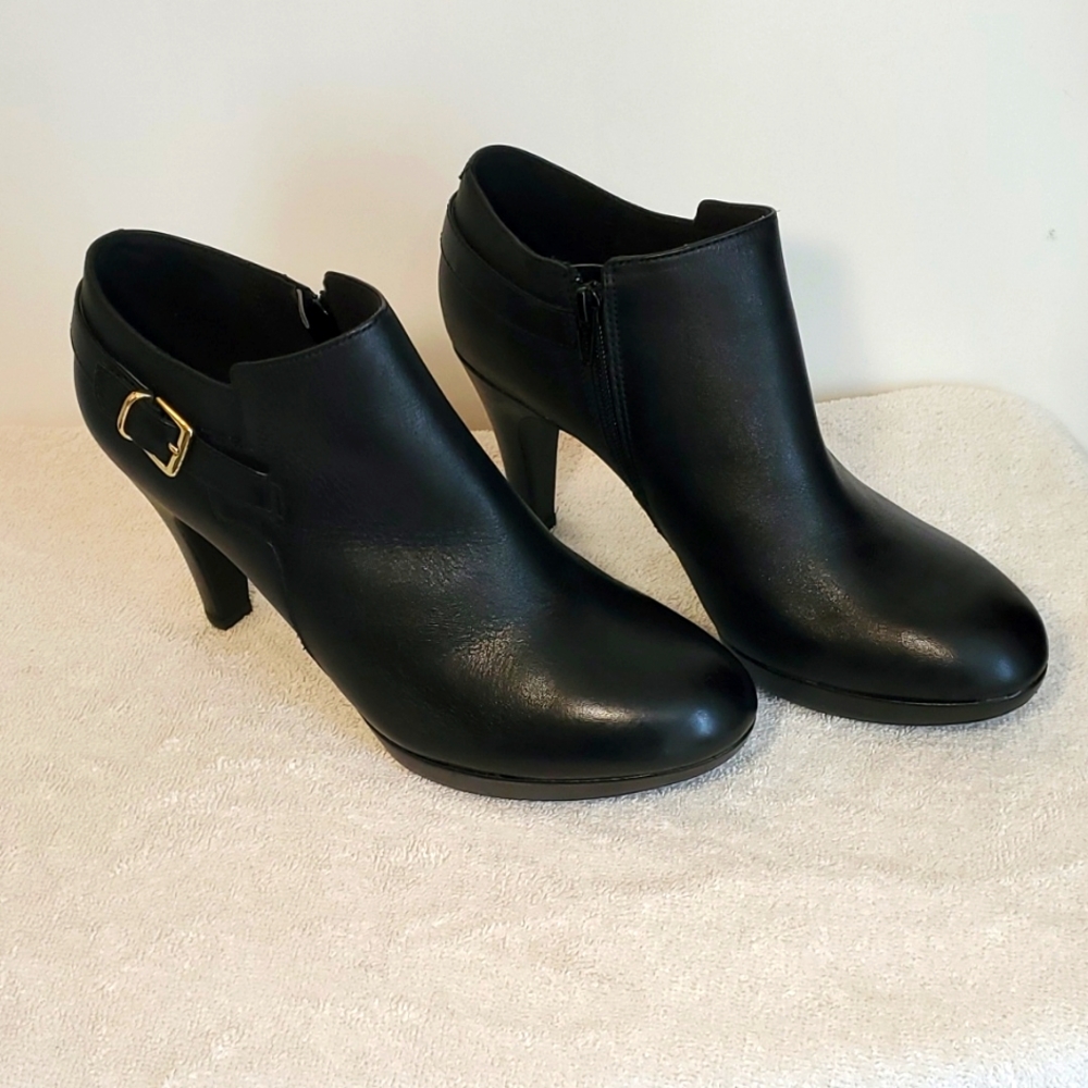 Clarks Briar Milan booties 9m